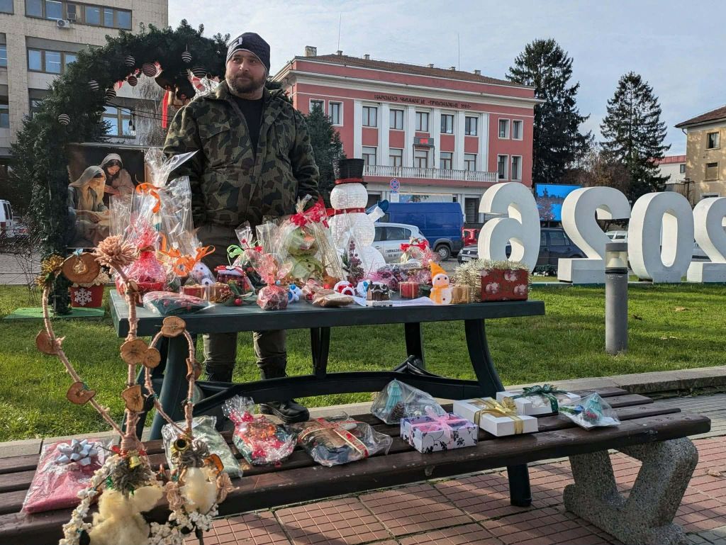 Благотворителния коледен базар - ОУ Неофит Рилски - Копривец
